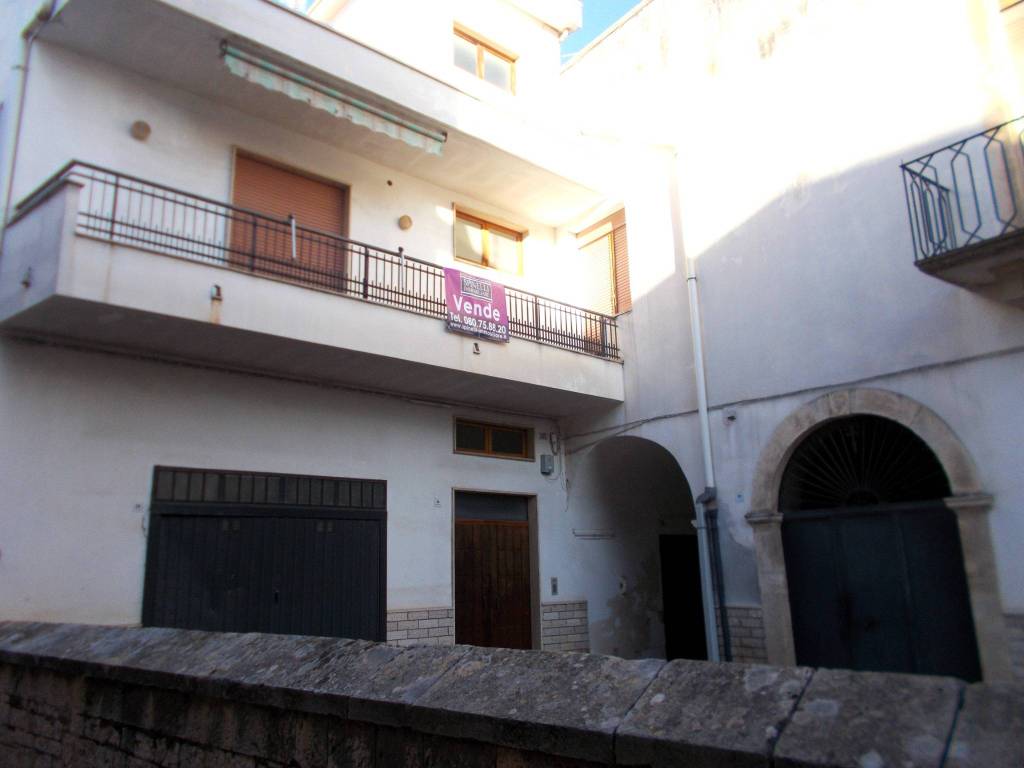 intera palazzina in vendita ad Acquaviva delle Fonti
