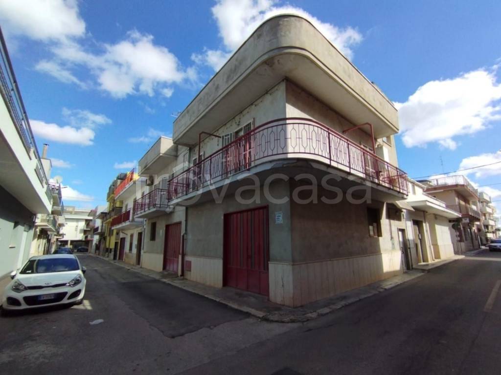 casa indipendente in vendita ad Acquaviva delle Fonti
