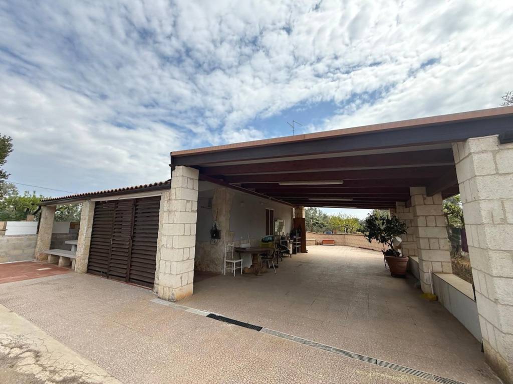 casa indipendente in vendita ad Acquaviva delle Fonti