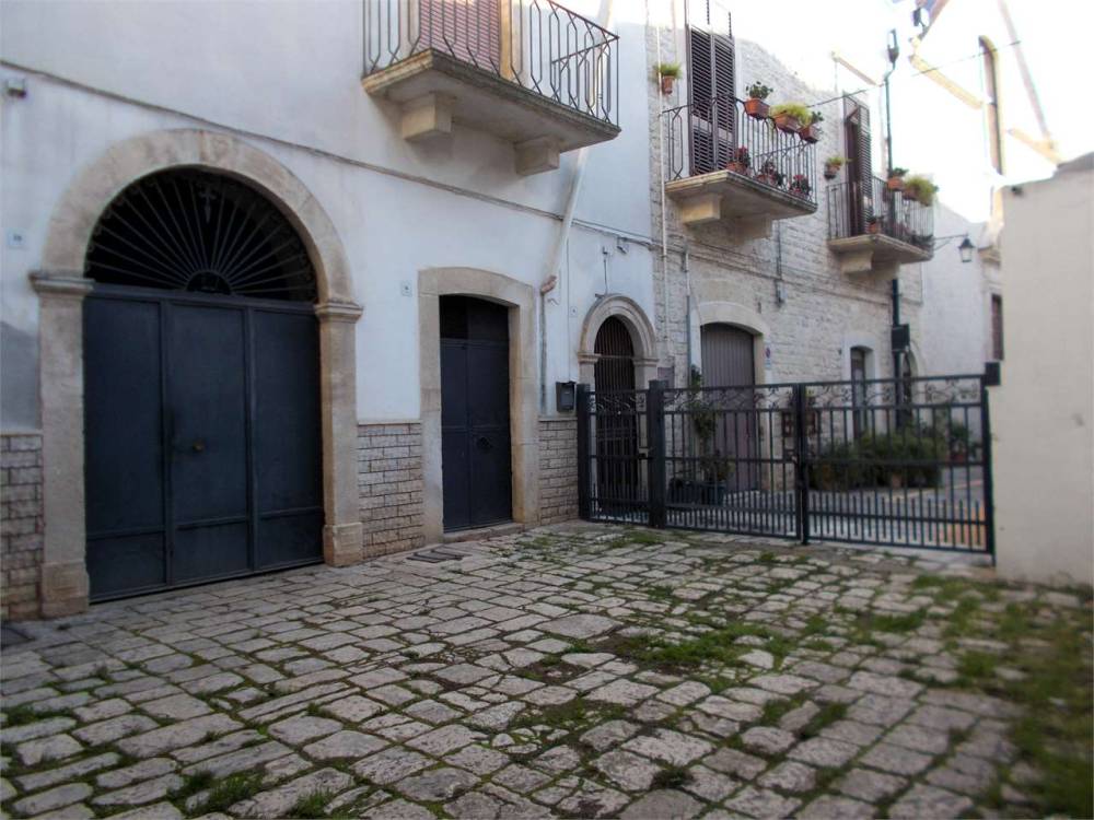 intera palazzina in vendita ad Acquaviva delle Fonti