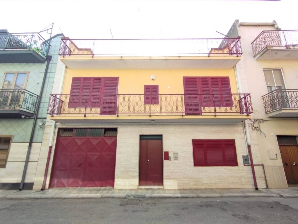 casa indipendente in vendita ad Acquaviva delle Fonti