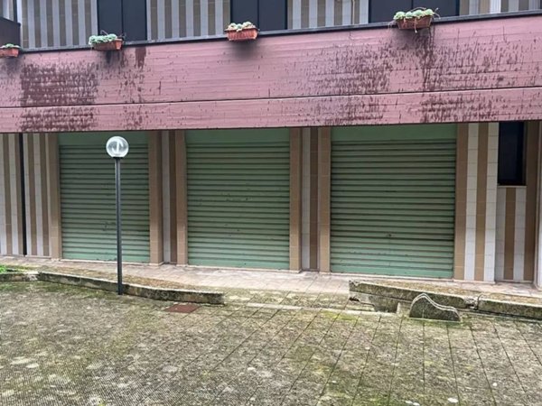negozio in vendita ad Acquaviva delle Fonti