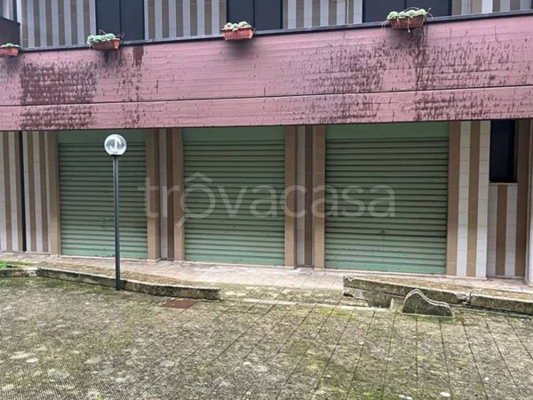 negozio in vendita ad Acquaviva delle Fonti