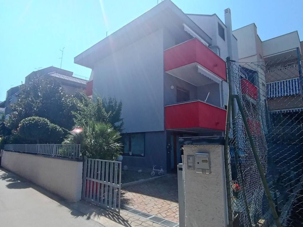 casa indipendente in vendita ad Acquaviva delle Fonti