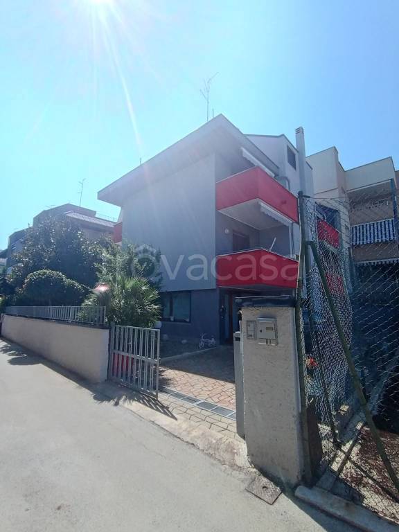 casa indipendente in vendita ad Acquaviva delle Fonti
