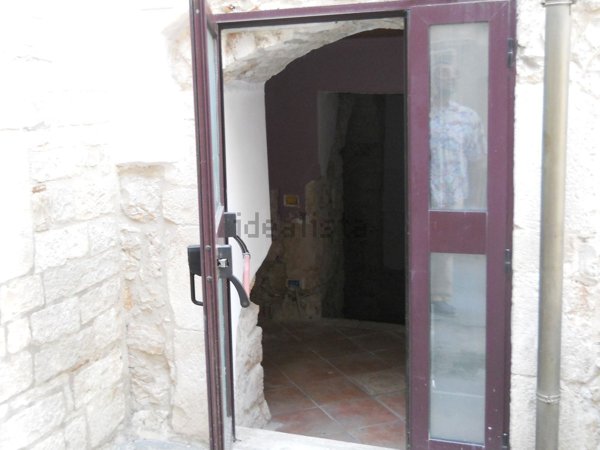 negozio in vendita ad Acquaviva delle Fonti