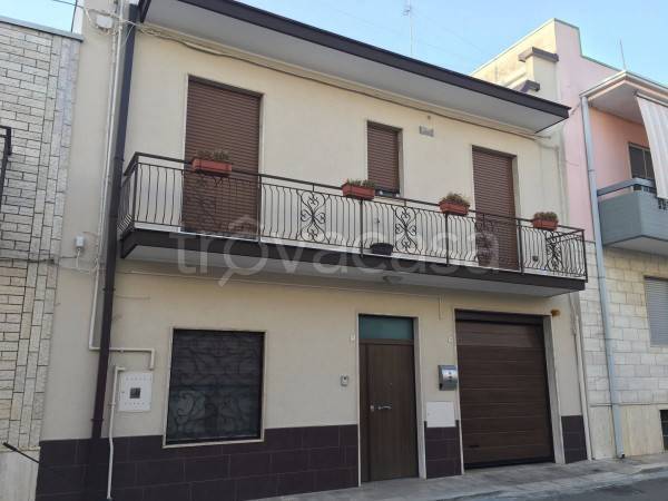 casa indipendente in vendita ad Acquaviva delle Fonti