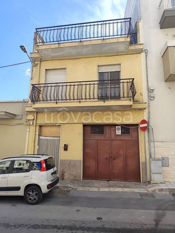 casa indipendente in vendita ad Acquaviva delle Fonti