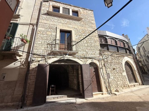 negozio in vendita ad Acquaviva delle Fonti