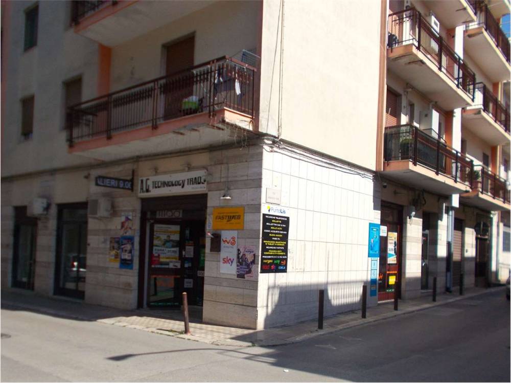 negozio in vendita ad Acquaviva delle Fonti