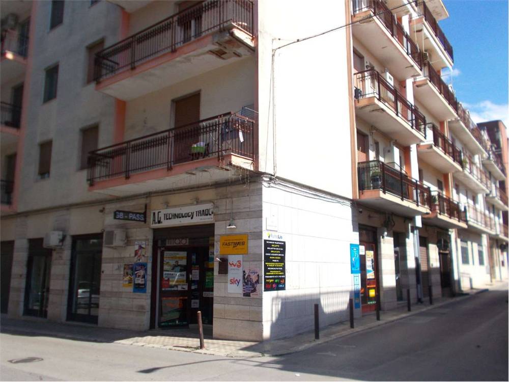 negozio in vendita ad Acquaviva delle Fonti