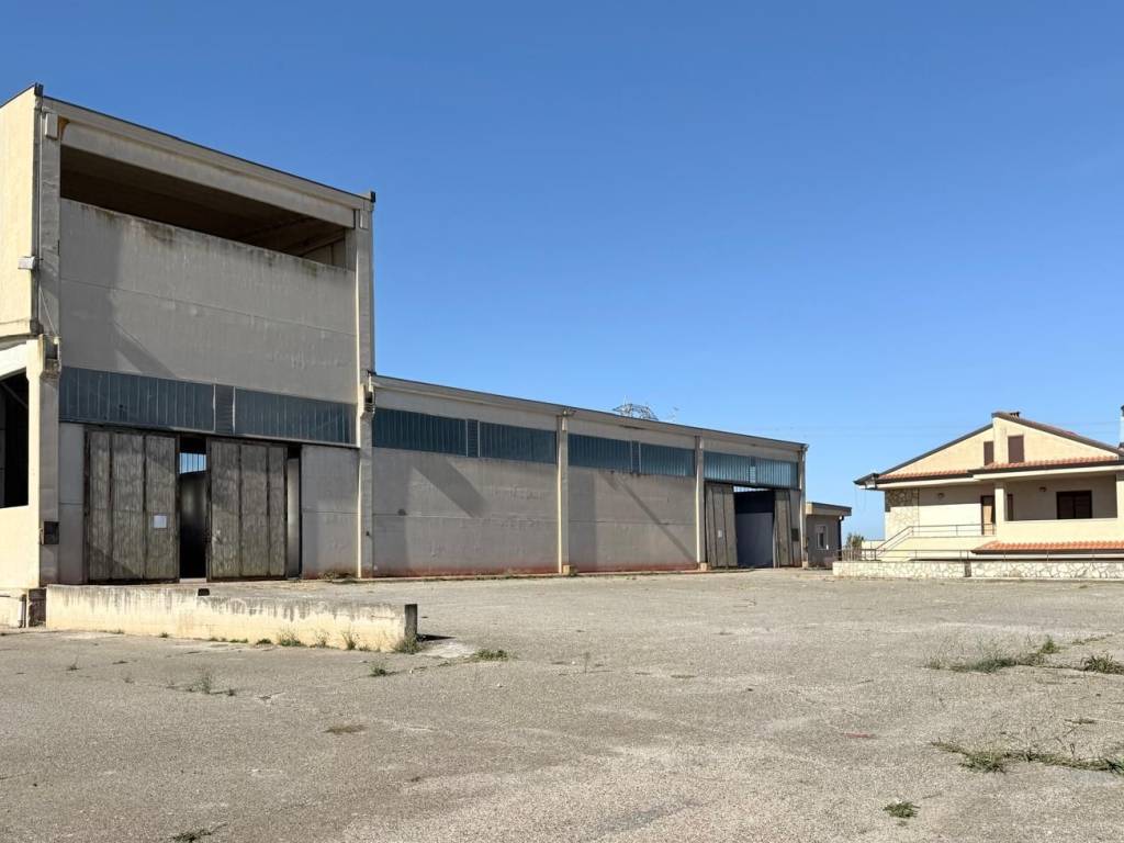 locale commerciale in vendita ad Acquaviva delle Fonti