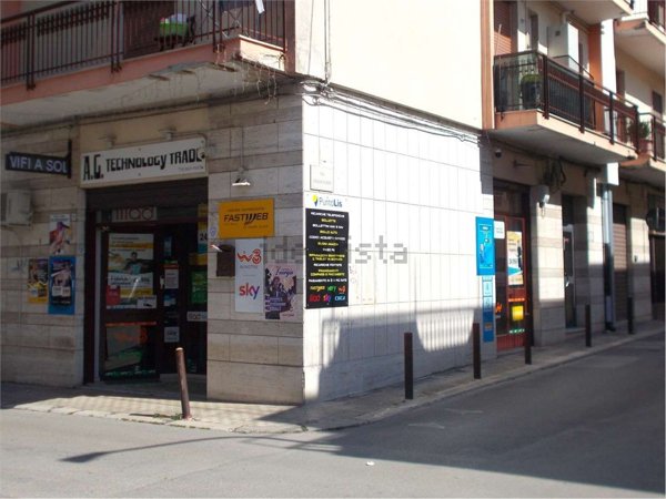 negozio in vendita ad Acquaviva delle Fonti