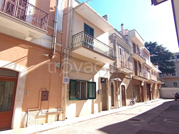 casa indipendente in vendita ad Acquaviva delle Fonti