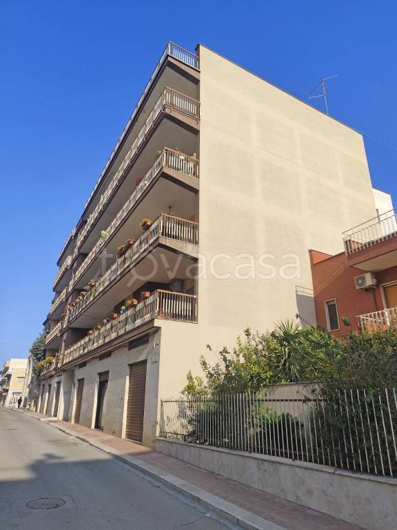 appartamento in vendita ad Acquaviva delle Fonti