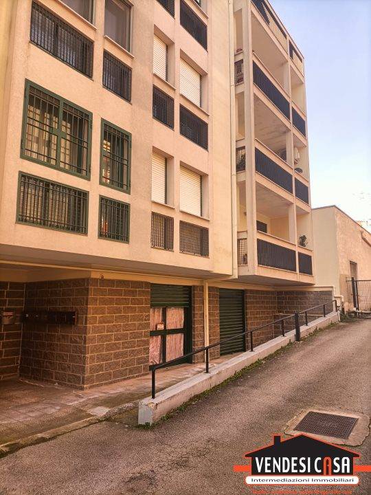 negozio in vendita ad Acquaviva delle Fonti