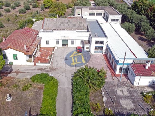 negozio in vendita ad Acquaviva delle Fonti