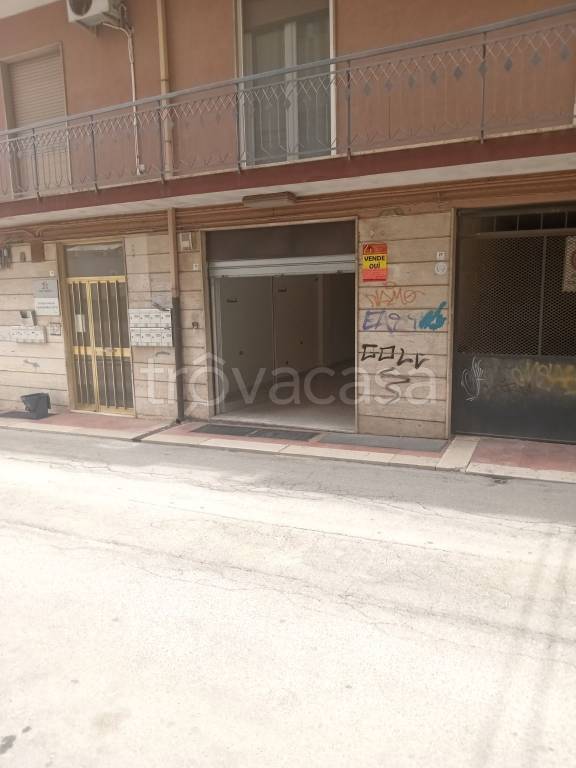 locale commerciale in vendita ad Acquaviva delle Fonti