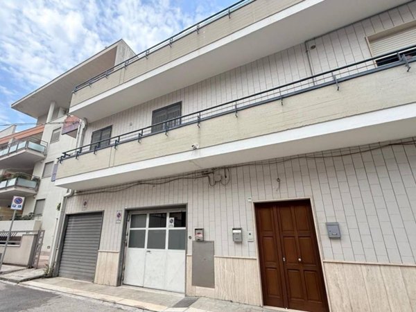 appartamento in vendita ad Acquaviva delle Fonti