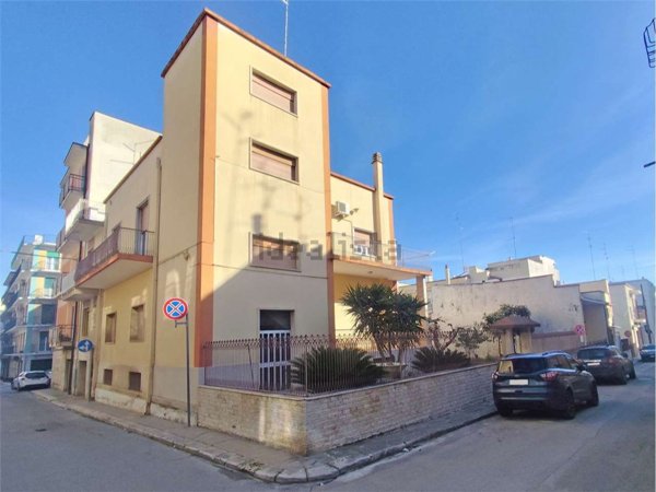 appartamento in vendita ad Acquaviva delle Fonti
