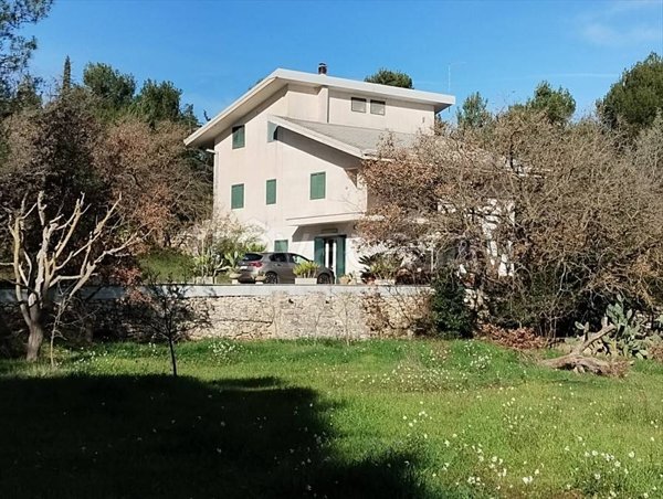 casa indipendente in vendita ad Acquaviva delle Fonti in zona Salentino