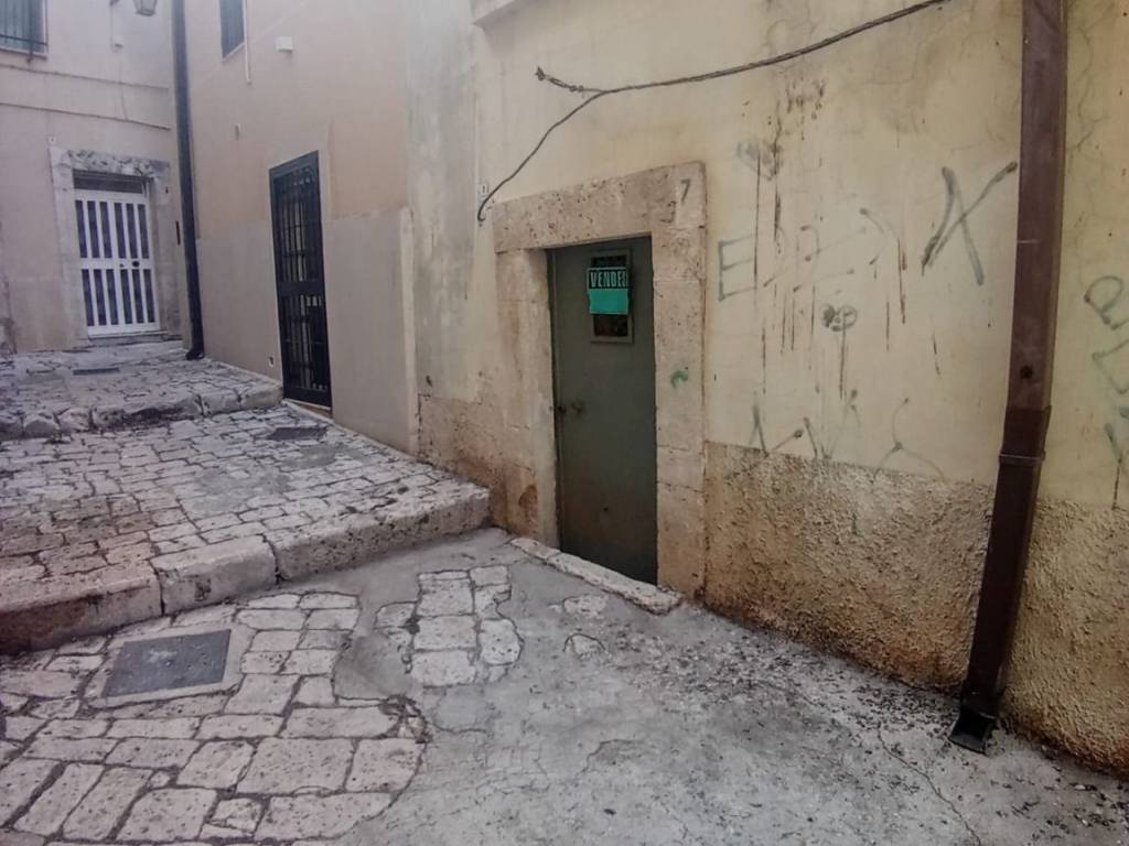 locale commerciale in vendita ad Acquaviva delle Fonti