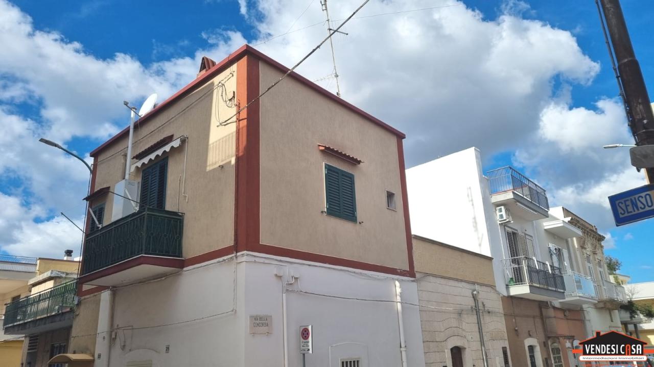 appartamento in vendita ad Adelfia in zona Canneto