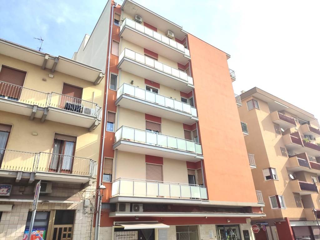 appartamento in vendita ad Adelfia in zona Canneto