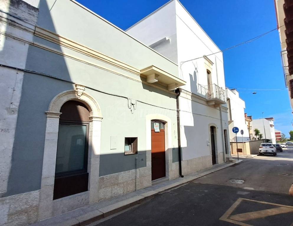 casa indipendente in vendita ad Adelfia in zona Canneto