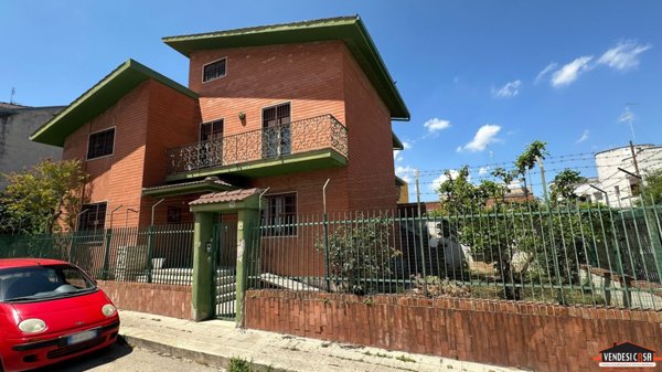 casa indipendente in vendita ad Adelfia in zona Canneto