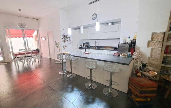 casa indipendente in vendita ad Adelfia in zona Canneto