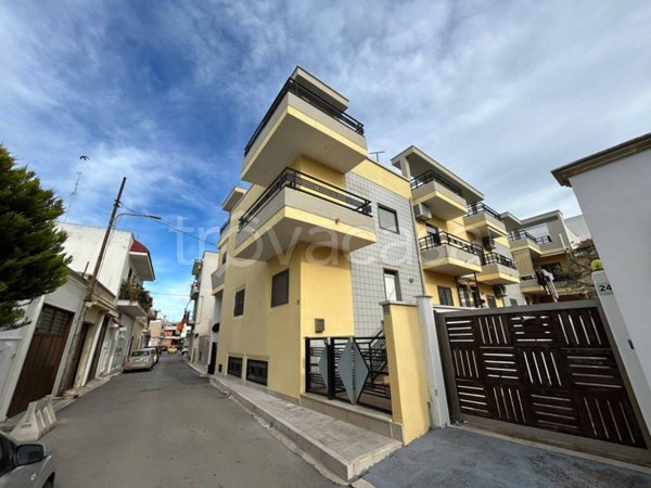 appartamento in vendita ad Adelfia in zona Canneto