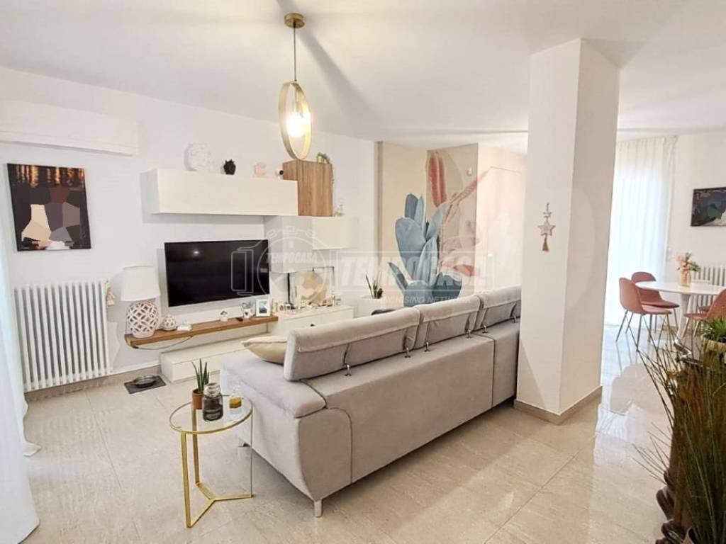 appartamento in vendita ad Adelfia in zona Canneto