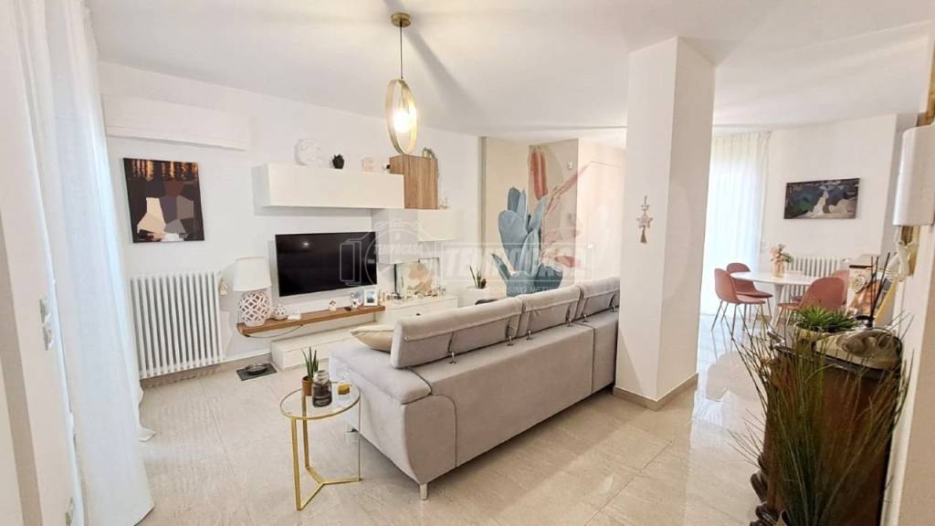 appartamento in vendita ad Adelfia in zona Canneto