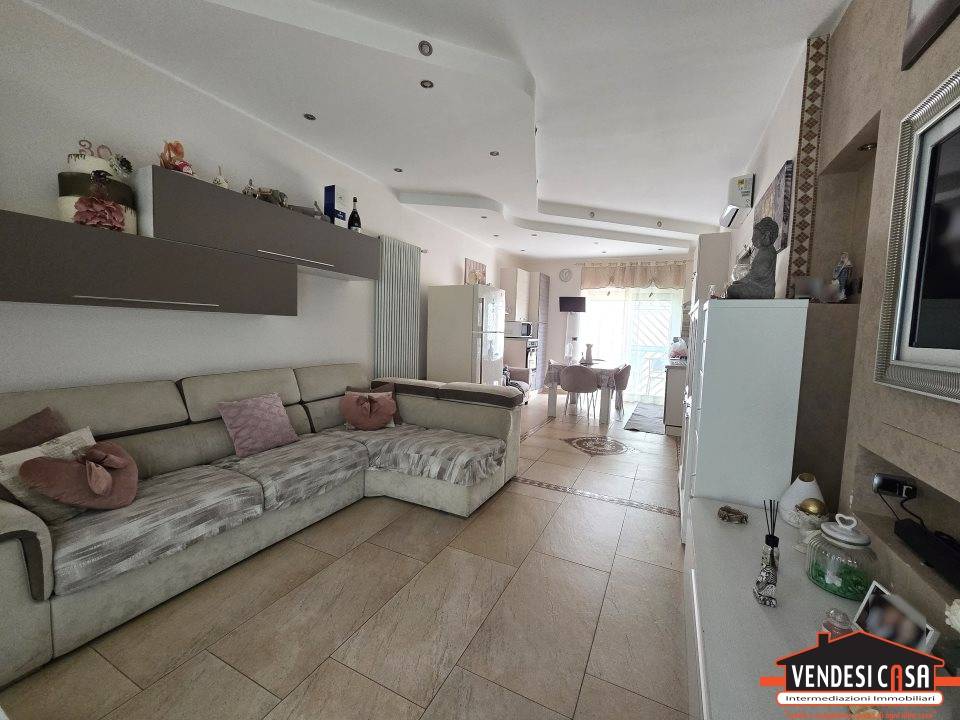 appartamento in vendita ad Adelfia in zona Canneto