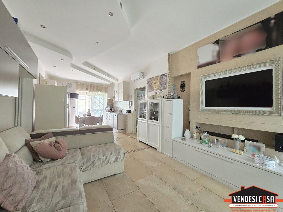 appartamento in vendita ad Adelfia in zona Canneto