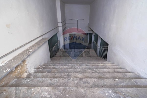 locale commerciale in vendita ad Adelfia