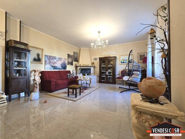 casa indipendente in vendita ad Adelfia in zona Canneto
