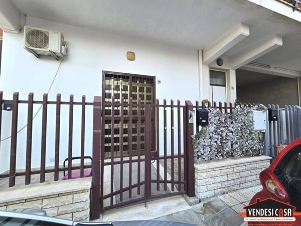 casa indipendente in vendita ad Adelfia in zona Canneto