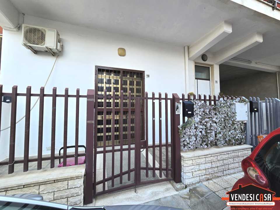 casa indipendente in vendita ad Adelfia in zona Canneto