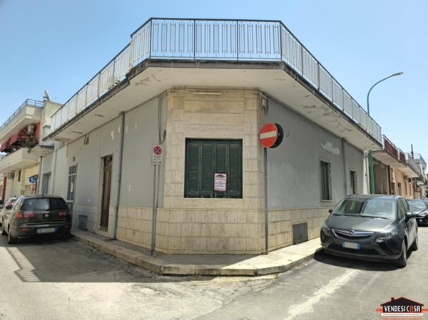 casa indipendente in vendita ad Adelfia in zona Canneto
