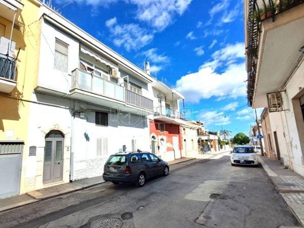 casa indipendente in vendita ad Adelfia in zona Canneto