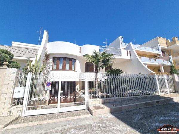 casa indipendente in vendita ad Adelfia in zona Canneto