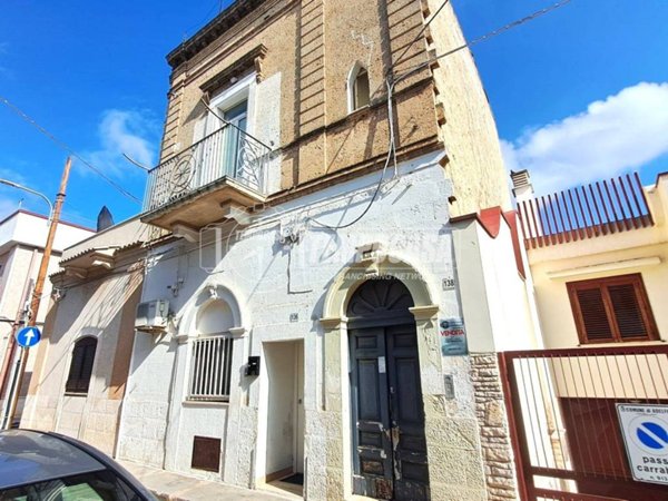 casa indipendente in vendita ad Adelfia in zona Canneto