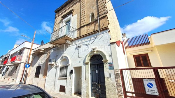 casa indipendente in vendita ad Adelfia in zona Canneto