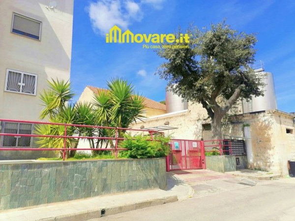 appartamento in vendita ad Adelfia in zona Canneto