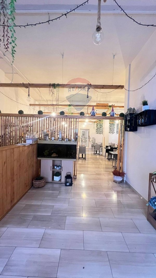 locale commerciale in vendita ad Adelfia