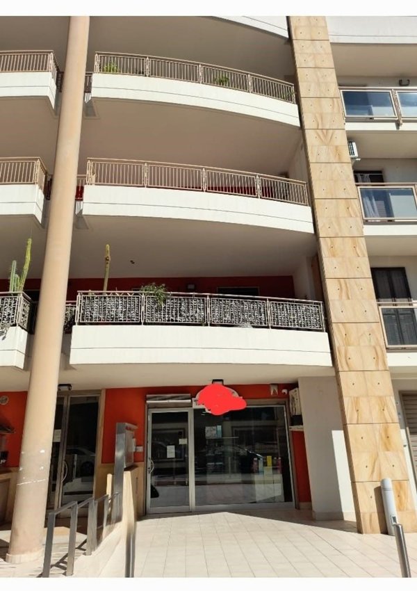 locale commerciale in vendita ad Adelfia in zona Canneto