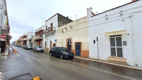 casa indipendente in vendita ad Adelfia in zona Canneto