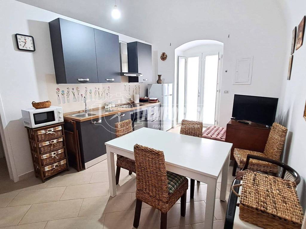 casa indipendente in vendita ad Adelfia in zona Canneto